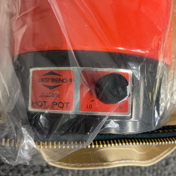 West Bend 1960's Instant HOT POT 3260 Travel Caddy w/4 Cups & 2 Containers NEW - Picture 2 of 6